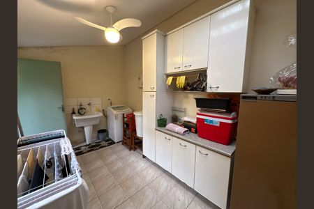 Casa à venda com 218m², 3 quartos e 2 vagas Casa à venda com 218m², 3 quartos e 2 vagasÁrea de Serviço