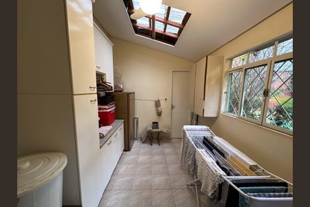 Casa à venda com 218m², 3 quartos e 2 vagas Casa à venda com 218m², 3 quartos e 2 vagasÁrea de Serviço