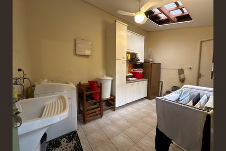 Casa à venda com 218m², 3 quartos e 2 vagas Casa à venda com 218m², 3 quartos e 2 vagasÁrea de Serviço