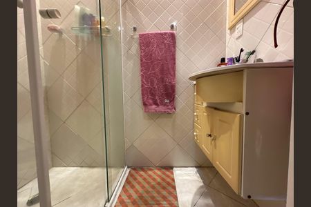 Casa à venda com 218m², 3 quartos e 2 vagas Casa à venda com 218m², 3 quartos e 2 vagasBanheiro Social