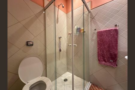 Casa à venda com 218m², 3 quartos e 2 vagas Casa à venda com 218m², 3 quartos e 2 vagasBanheiro Social