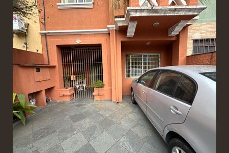 Casa à venda com 218m², 3 quartos e 2 vagas Casa à venda com 218m², 3 quartos e 2 vagasGaragem