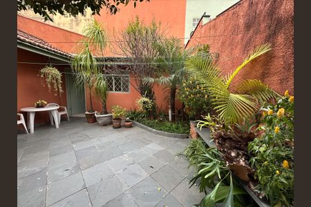 Casa à venda com 218m², 3 quartos e 2 vagas Casa à venda com 218m², 3 quartos e 2 vagasQuintal