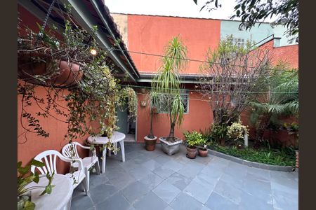 Casa à venda com 218m², 3 quartos e 2 vagas Casa à venda com 218m², 3 quartos e 2 vagasQuintal