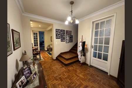 Casa à venda com 218m², 3 quartos e 2 vagas Casa à venda com 218m², 3 quartos e 2 vagasSala 1