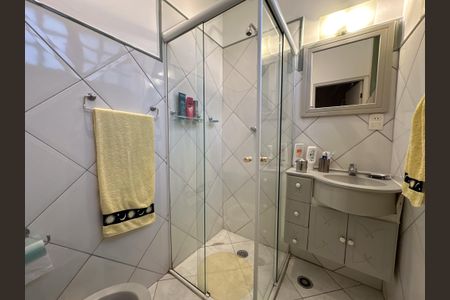 Casa à venda com 218m², 3 quartos e 2 vagas Casa à venda com 218m², 3 quartos e 2 vagasBanheiro Suíte 3