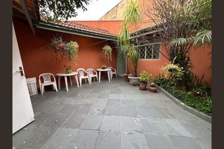 Casa à venda com 218m², 3 quartos e 2 vagas Casa à venda com 218m², 3 quartos e 2 vagasQuintal