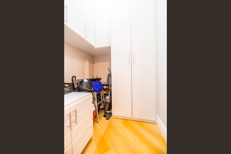 Apartamento à venda com 139m², 3 quartos e 2 vagas Apartamento à venda com 139m², 3 quartos e 2 vagasQuarto de Serviço