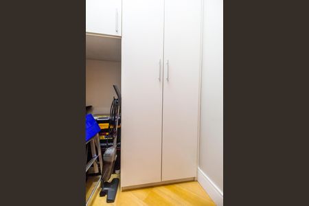 Apartamento à venda com 139m², 3 quartos e 2 vagas Apartamento à venda com 139m², 3 quartos e 2 vagasQuarto de Serviço