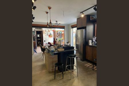 Casa à venda com 3 quartos, 140m² em Vila Cordeiro, São Paulo