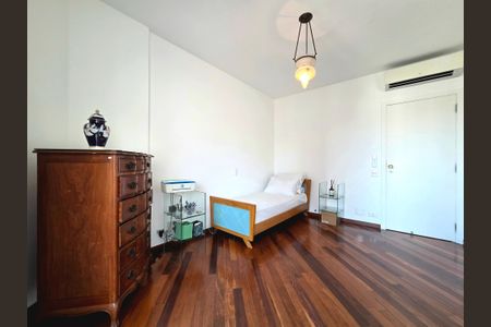 Apartamento à venda com 156m², 3 quartos e 2 vagasSuíte