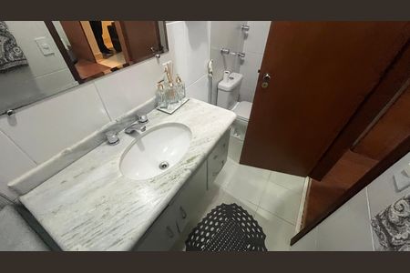 Casa à venda com 1000m², 5 quartos e 6 vagas Casa à venda com 1000m², 5 quartos e 6 vagasBanheiro Suíte 3