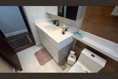 Casa à venda com 1000m², 5 quartos e 6 vagas Casa à venda com 1000m², 5 quartos e 6 vagasBanheiro
