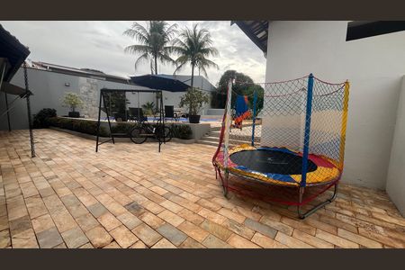 Casa à venda com 1000m², 5 quartos e 6 vagas Casa à venda com 1000m², 5 quartos e 6 vagasÁrea comum