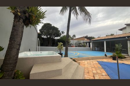 Casa à venda com 1000m², 5 quartos e 6 vagas Casa à venda com 1000m², 5 quartos e 6 vagasÁrea comum