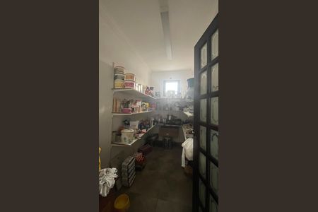 Casa à venda com 1000m², 5 quartos e 6 vagas Casa à venda com 1000m², 5 quartos e 6 vagasDespensa