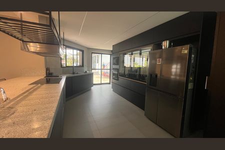 Casa à venda com 1000m², 5 quartos e 6 vagas Casa à venda com 1000m², 5 quartos e 6 vagasCozinha