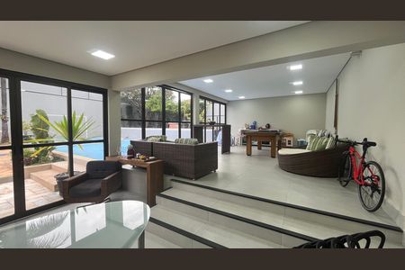 Casa à venda com 1000m², 5 quartos e 6 vagas Casa à venda com 1000m², 5 quartos e 6 vagasÁrea comum