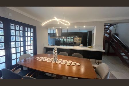 Casa à venda com 1000m², 5 quartos e 6 vagas Casa à venda com 1000m², 5 quartos e 6 vagasSala de Jantar