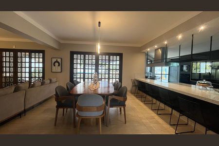 Casa à venda com 1000m², 5 quartos e 6 vagas Casa à venda com 1000m², 5 quartos e 6 vagasSala de Jantar