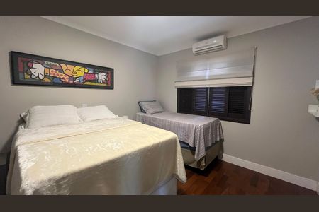 Casa à venda com 1000m², 5 quartos e 6 vagas Casa à venda com 1000m², 5 quartos e 6 vagasSuíte 1