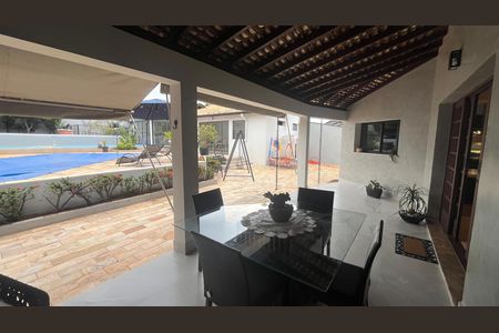 Casa à venda com 1000m², 5 quartos e 6 vagas Casa à venda com 1000m², 5 quartos e 6 vagasÁrea comum