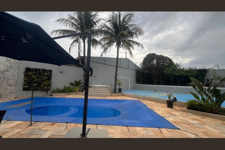 Casa à venda com 1000m², 5 quartos e 6 vagas Casa à venda com 1000m², 5 quartos e 6 vagasÁrea comum