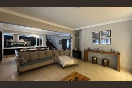 Casa à venda com 1000m², 5 quartos e 6 vagas Casa à venda com 1000m², 5 quartos e 6 vagasSala de Estar