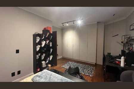 Casa à venda com 1000m², 5 quartos e 6 vagas Casa à venda com 1000m², 5 quartos e 6 vagasQuarto 1