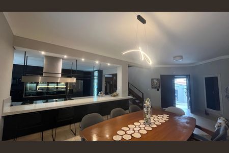 Casa à venda com 1000m², 5 quartos e 6 vagas Casa à venda com 1000m², 5 quartos e 6 vagasSala de Jantar