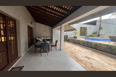Casa à venda com 1000m², 5 quartos e 6 vagas Casa à venda com 1000m², 5 quartos e 6 vagasÁrea comum