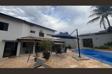 Casa à venda com 1000m², 5 quartos e 6 vagas Casa à venda com 1000m², 5 quartos e 6 vagasÁrea comum