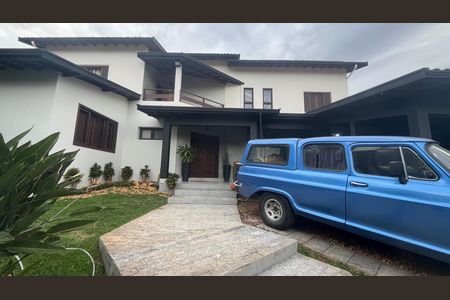 Casa à venda com 1000m², 5 quartos e 6 vagas Casa à venda com 1000m², 5 quartos e 6 vagasFachada