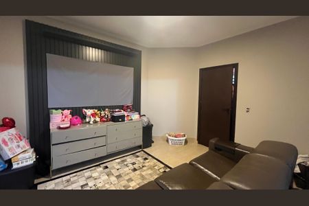 Sala de TV de casa à venda com 5 quartos, 1000m² em Chácara Primavera, Campinas