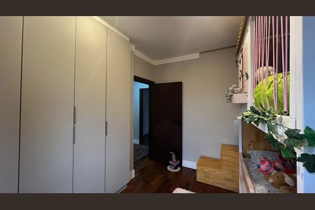 Casa à venda com 1000m², 5 quartos e 6 vagas Casa à venda com 1000m², 5 quartos e 6 vagasQuarto 2