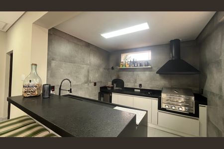 Casa à venda com 1000m², 5 quartos e 6 vagas Casa à venda com 1000m², 5 quartos e 6 vagasÁrea comum