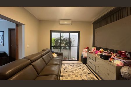 Casa à venda com 1000m², 5 quartos e 6 vagas Casa à venda com 1000m², 5 quartos e 6 vagasSala de TV