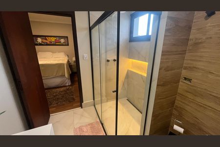 Casa à venda com 1000m², 5 quartos e 6 vagas Casa à venda com 1000m², 5 quartos e 6 vagasBanheiro Suíte 1