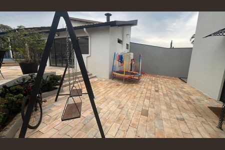 Casa à venda com 1000m², 5 quartos e 6 vagas Casa à venda com 1000m², 5 quartos e 6 vagasÁrea comum