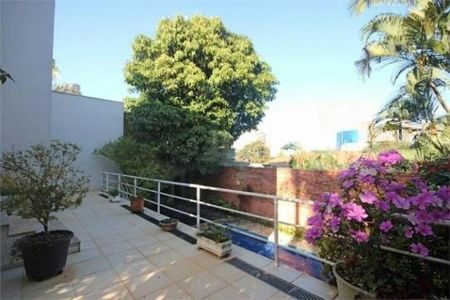 Casa à venda com 3 quartos, 280m² em Vila Madalena, São Paulo