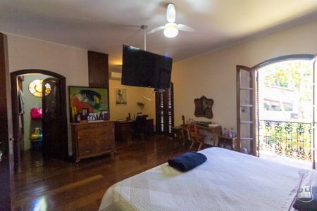 Casa à venda com 450m², 5 quartos e 4 vagasSuíte 1