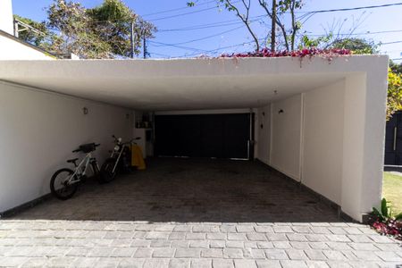 Casa à venda com 450m², 5 quartos e 4 vagasGaragem