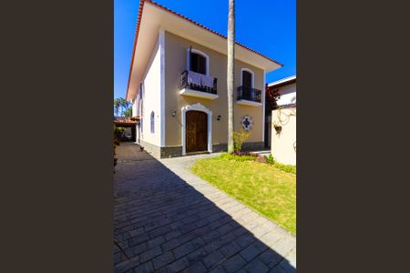 Casa à venda com 450m², 5 quartos e 4 vagasFachada