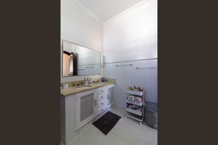 Casa à venda com 450m², 5 quartos e 4 vagasBanheiro da Suíte 2