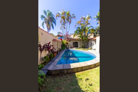 Casa à venda com 450m², 5 quartos e 4 vagasÁrea comum - Piscina