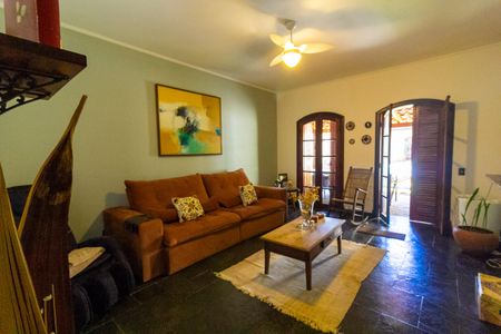 Casa à venda com 450m², 5 quartos e 4 vagasSala de TV