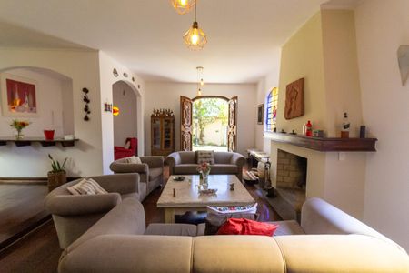 Casa à venda com 450m², 5 quartos e 4 vagasSala