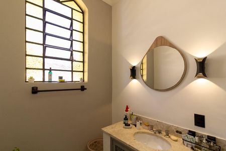 Casa à venda com 450m², 5 quartos e 4 vagasBanheiro Social