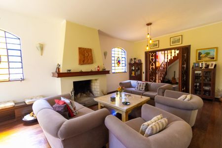 Casa à venda com 450m², 5 quartos e 4 vagasSala