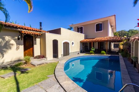 Casa à venda com 450m², 5 quartos e 4 vagasÁrea comum - Piscina